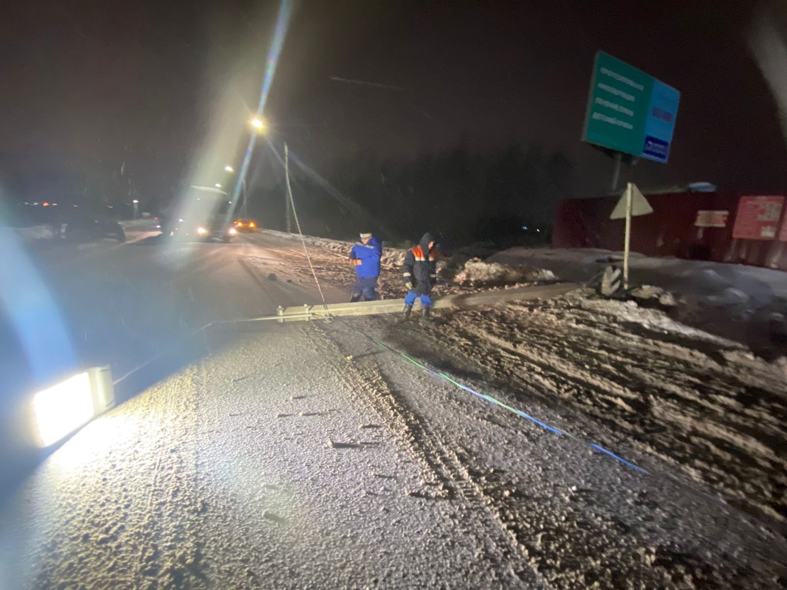 Под Тверью в фонарный столб врезался Opel Corsa, водитель которого отвлекся  на телефон | 16.01.2022 | Тверь - БезФормата