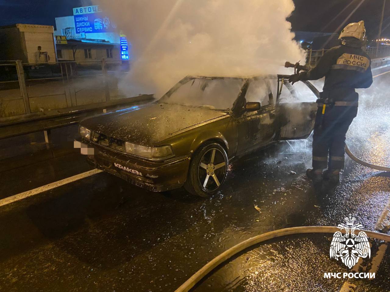 Ночью в Твери пожарные ликвидировали возгорание автомобиля | 08.06.2024 |  Тверь - БезФормата