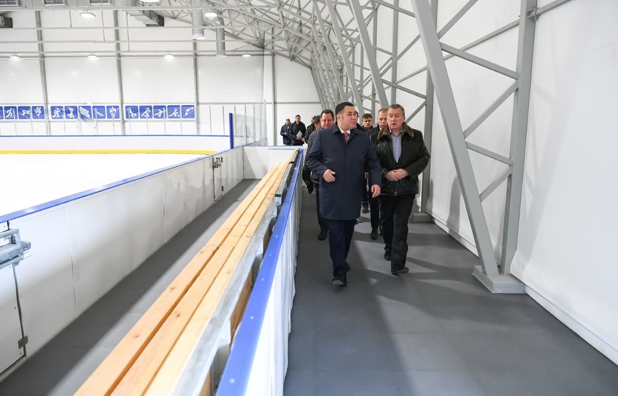 Губернатор Игорь Руденя в Бежецком округе проинспектировал строительство спорткомплекса «Коралл Арена»