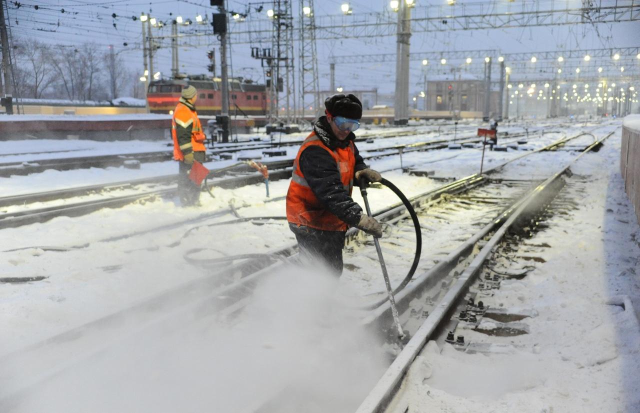 3 тыс кубометров снега убрали железнодорожники на пути из Москвы в Тверь