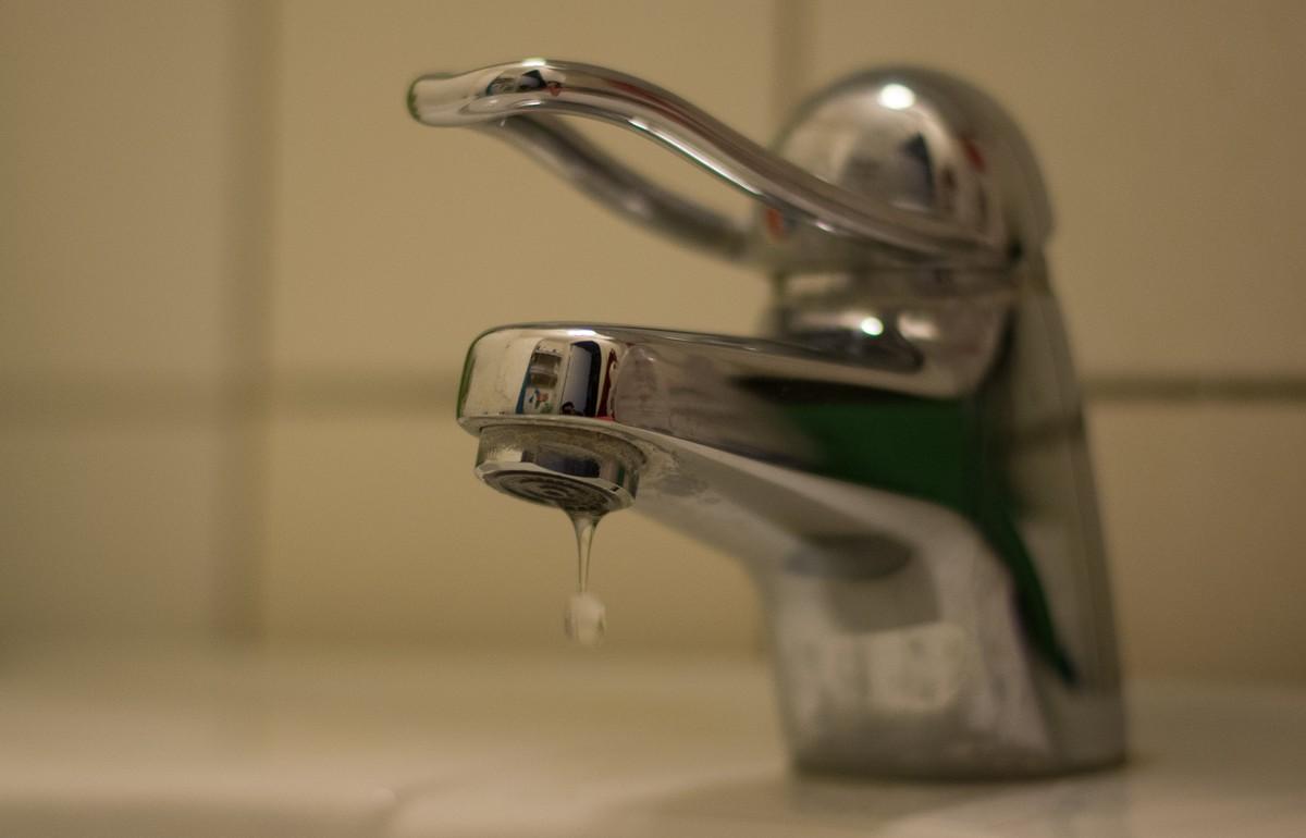 Из-за замерзшего водопровода у жителя Максатихинского района дома три недели не было воды - новости Афанасий