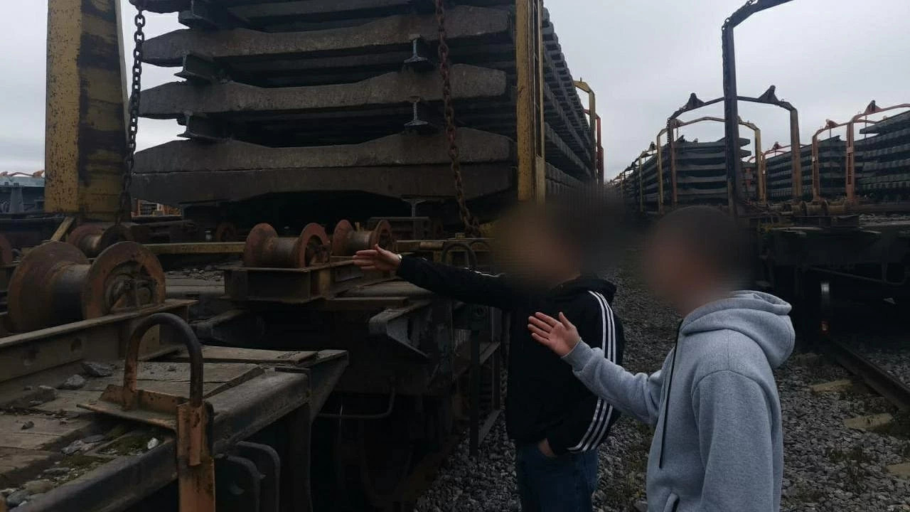 Жители Ржева украли полтонны металла с железной дороги  Фото: УТ МВД России по ЦФО