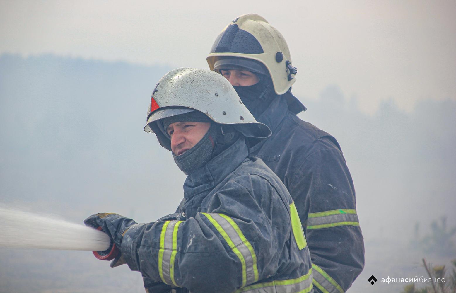 В Твери пожарные тушили баню в Пролетарском районе