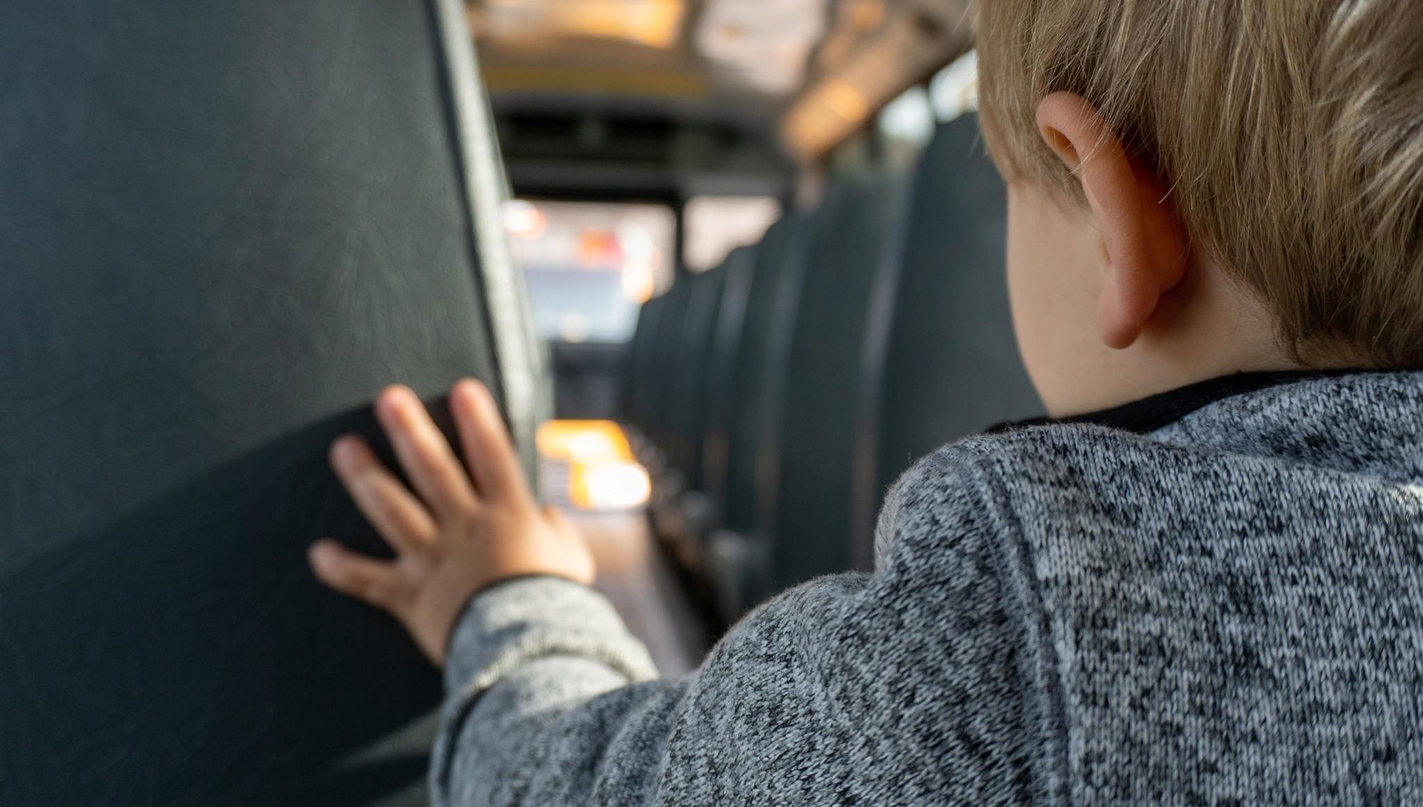 В одной из школ Тверской области детей возили на автобусах с неисправными ремнями безопасности