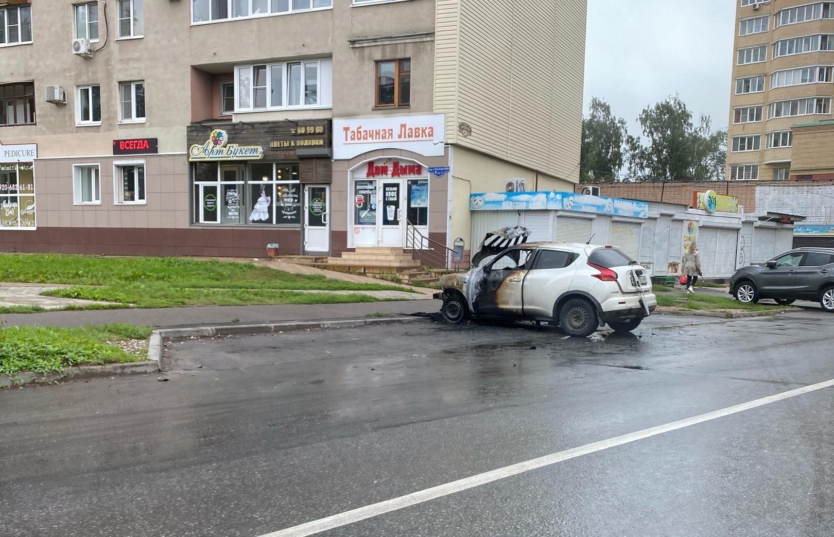 В центре Твери ночью загорелась машина – Новости Твери и городов Тверской  области сегодня - Afanasy.biz – Тверские новости. Новости Твери. Тверь  новости. Новости. Новости сегодня. Новости Твери сегодня. Последние новости  Твери.