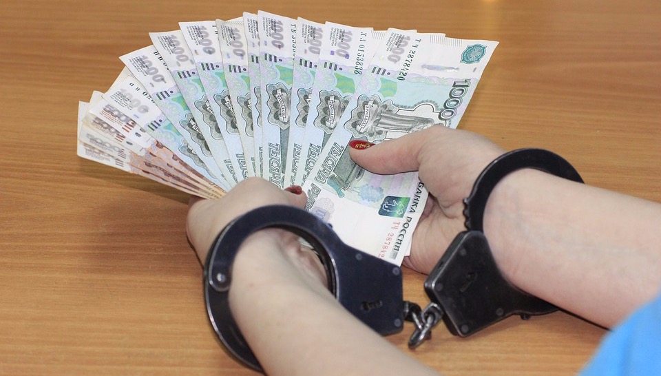 В Тверской области чиновника обвиняют в получении взятки