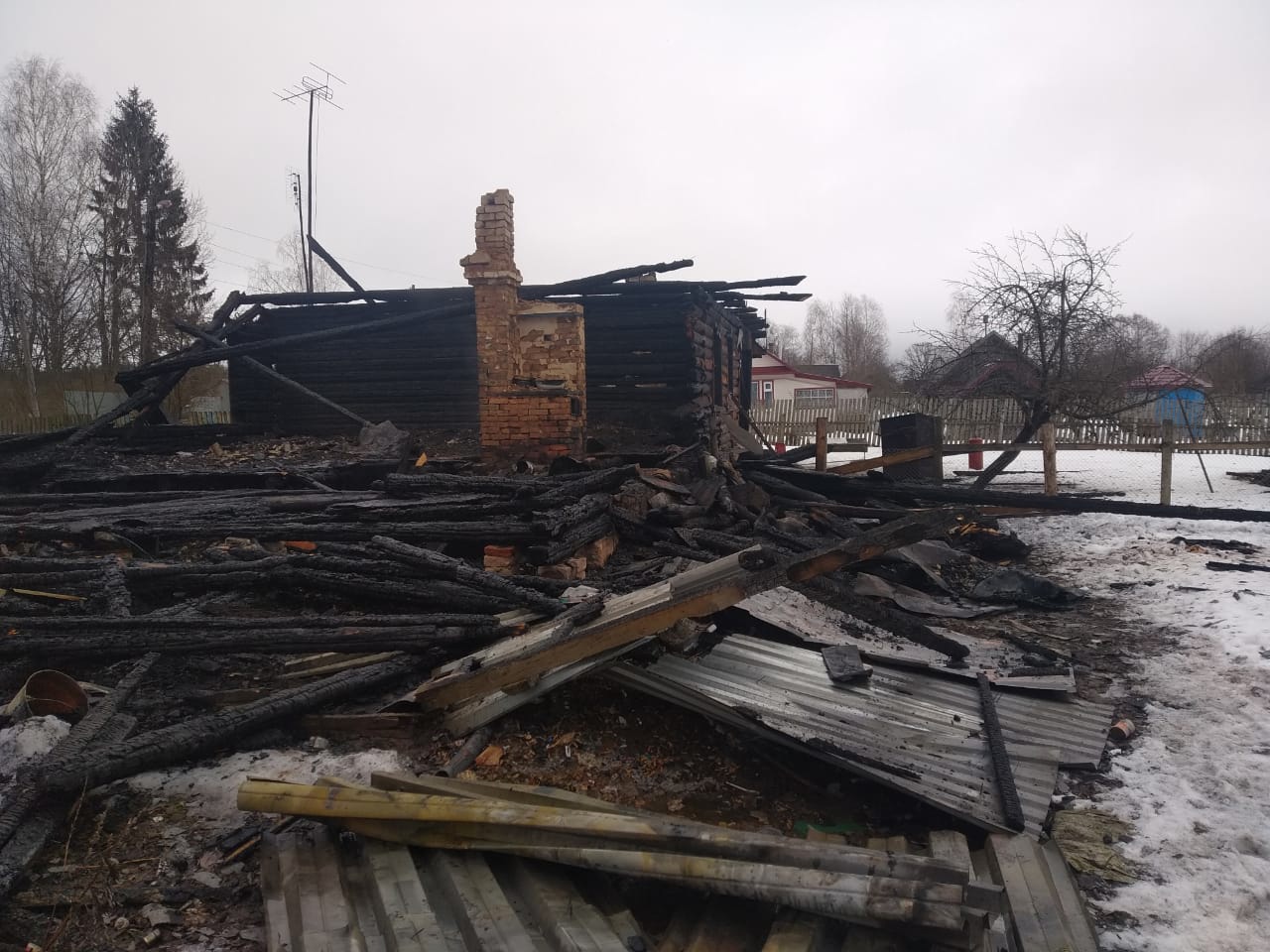 В Тверской области при пожаре в доме погибла женщина