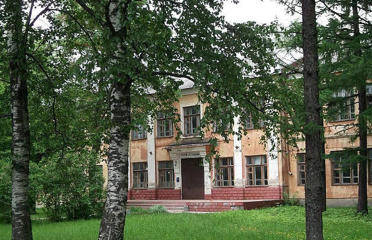 В Твери бывшее здание школы №3 на Третьяковсом переулке пойдет с молотка