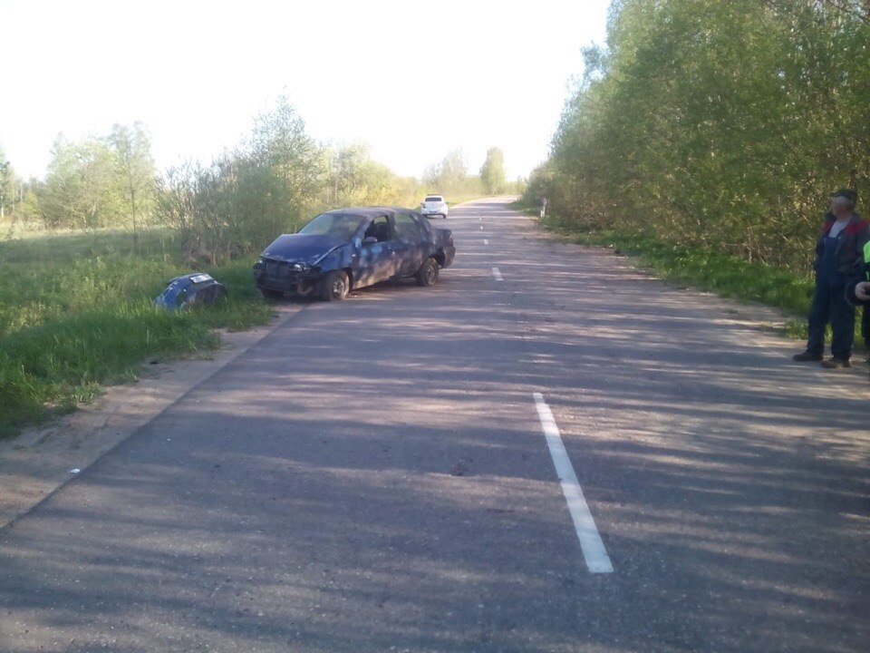 Водителя иномарки увезли в больницу после ДТП в Тверской области