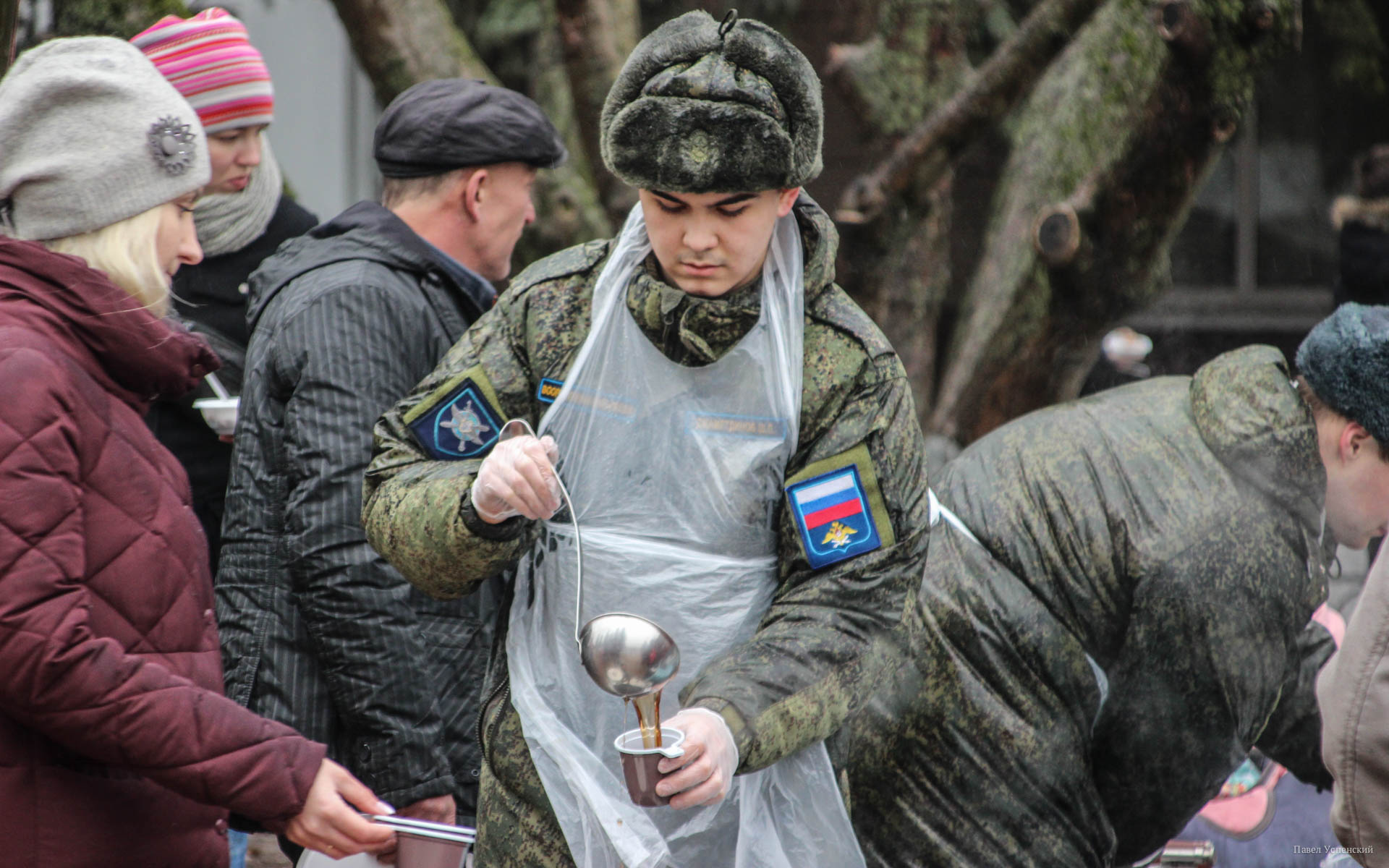 Жителей Твери 23 февраля кормили солдатской кашей и приглашали на службу в  армию 23 февраля 2020