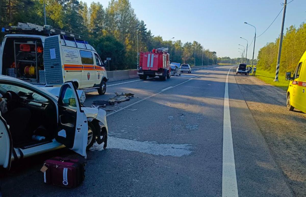 В ДТП на М10 под Тверью три человека получили травмы