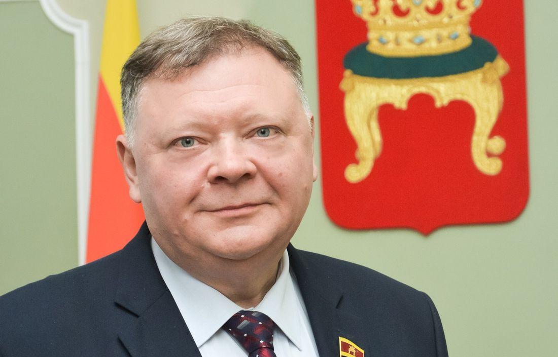 Председатель гордумы Твери Евгений Пичуев поздравляет с Днем защитника Отечества