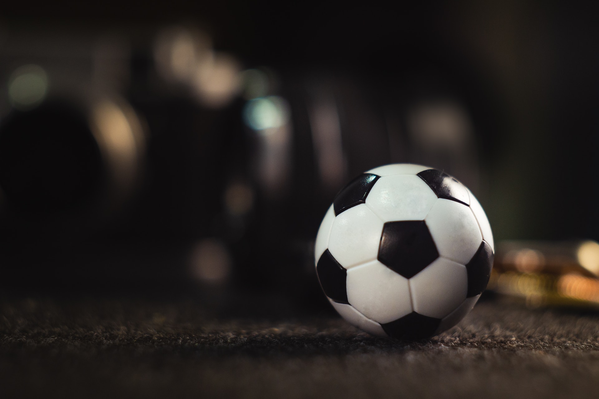 Недетский футбол: в Твери мигранты гонят подростков со школьного стадиона