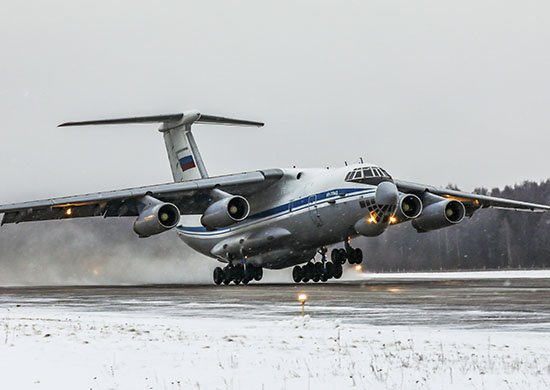 Пилоты Ил-76 отработали в небе Тверской области полеты в условиях минимальной видимости