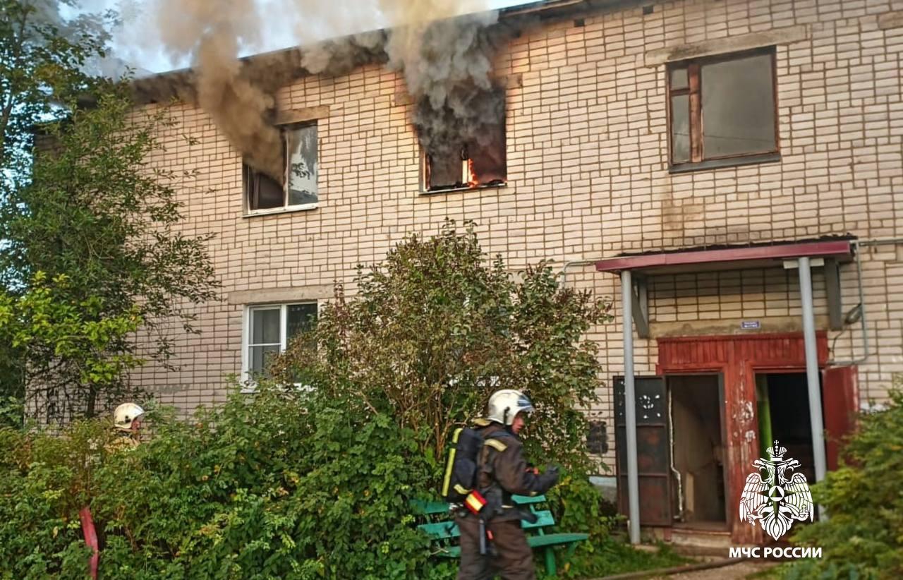 В Бологое огнеборцы спасли четырех человек во время пожара