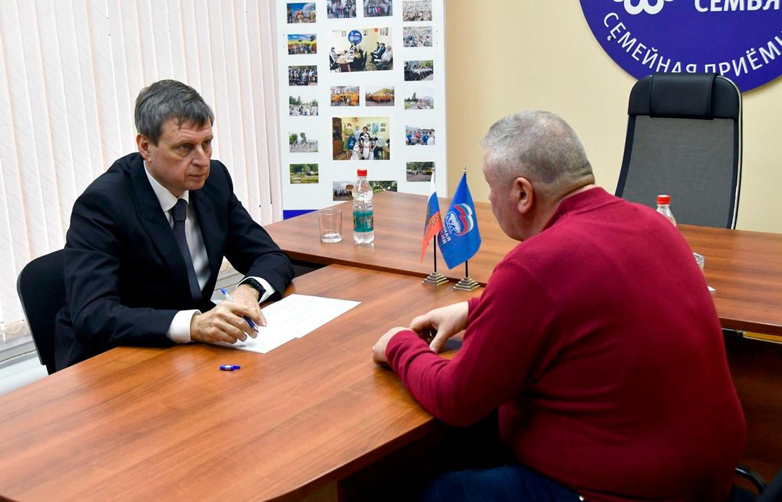 Сенатор Андрей Епишин провел прием граждан - новости Афанасий