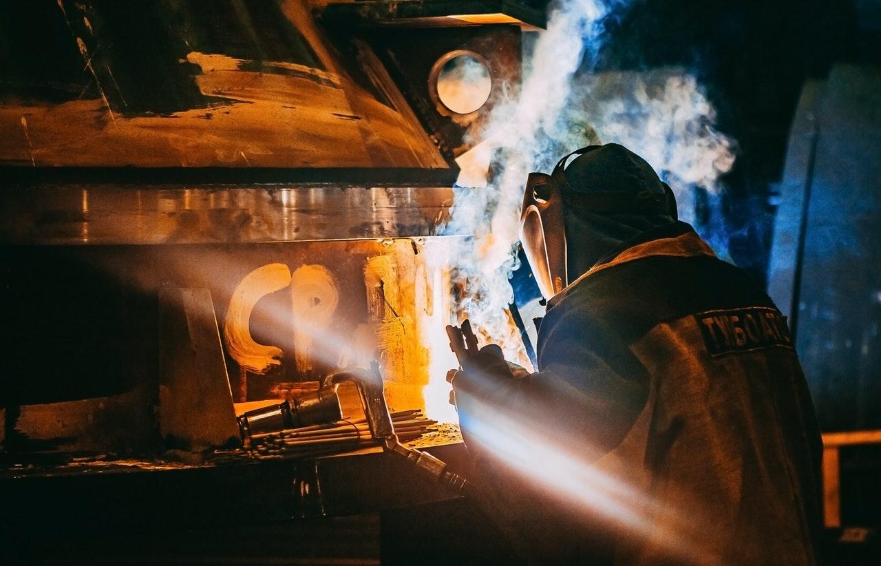 На литейном производстве в Тверской области рабочий едва не лишился глаза - новости Афанасий