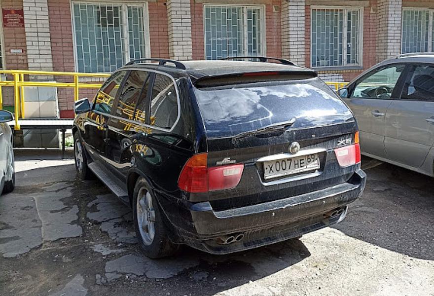 В Твери отправят на свалку брошенный на улице BMW X5 - новости Афанасий