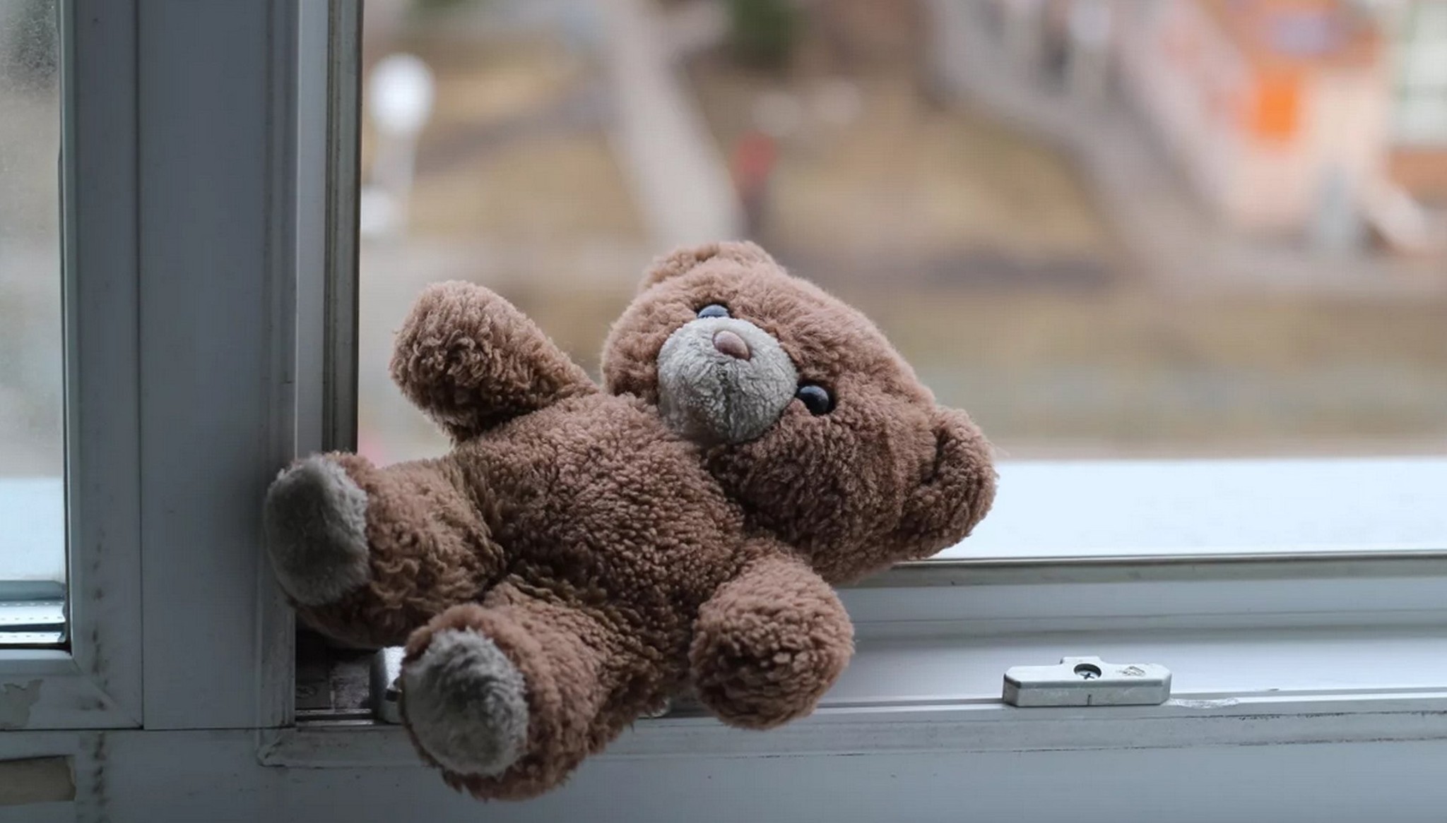 Обстоятельства падения ребенка из окна в Твери устанавливают следователи