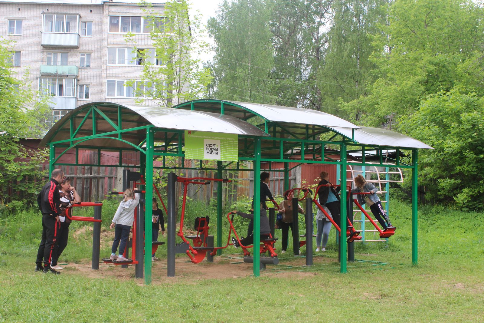 В самом спортивном поселке Кимрского района добились появления современной спортплощадки под открытым небом