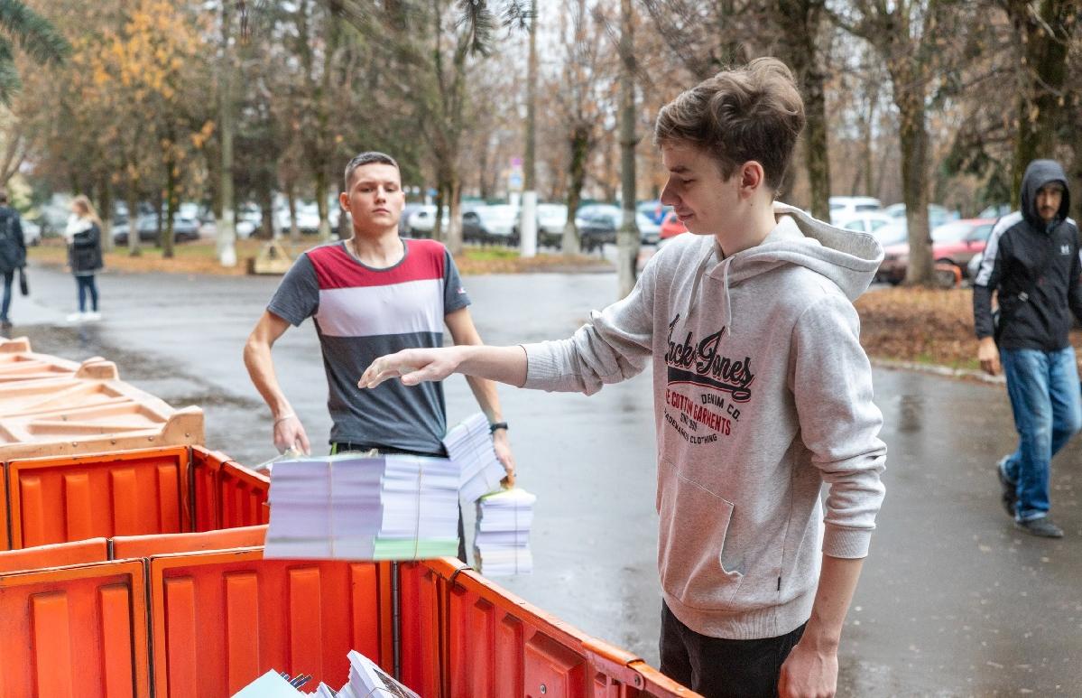 Волонтеры ТвГТУ собрали почти 1,5 тонны макулатуры на «Экомарафоне» - новости Афанасий