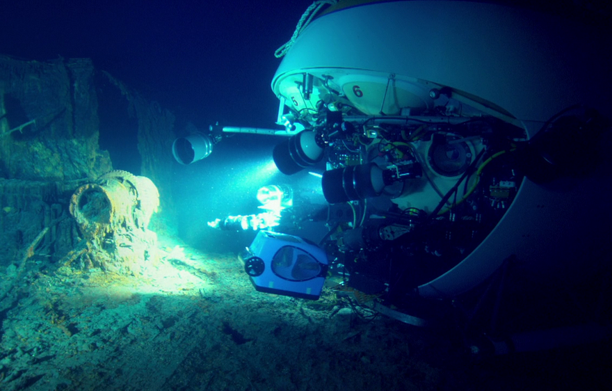 Давление воды на глубине 11 км. Мир 1 глубоководный аппарат Титаник. Батискаф мир-1 Кэмерон. Батискаф Кэмерона Deepsea Challenger.