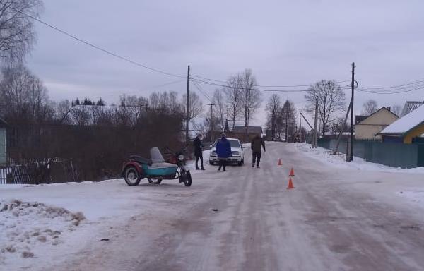 В Тверской области столкнулись легковушка и мотоцикл