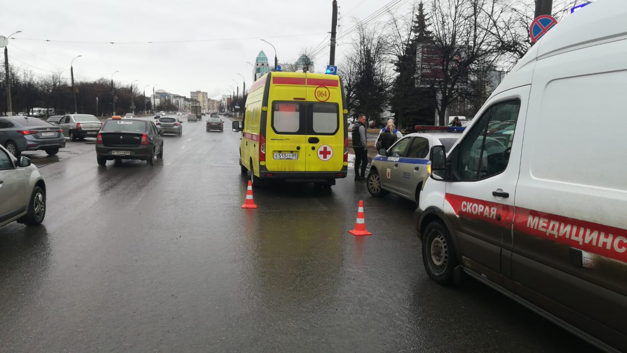 Женщина и 10-летняя девочка получили травмы в ДТП на проспекте Чайковского в Твери