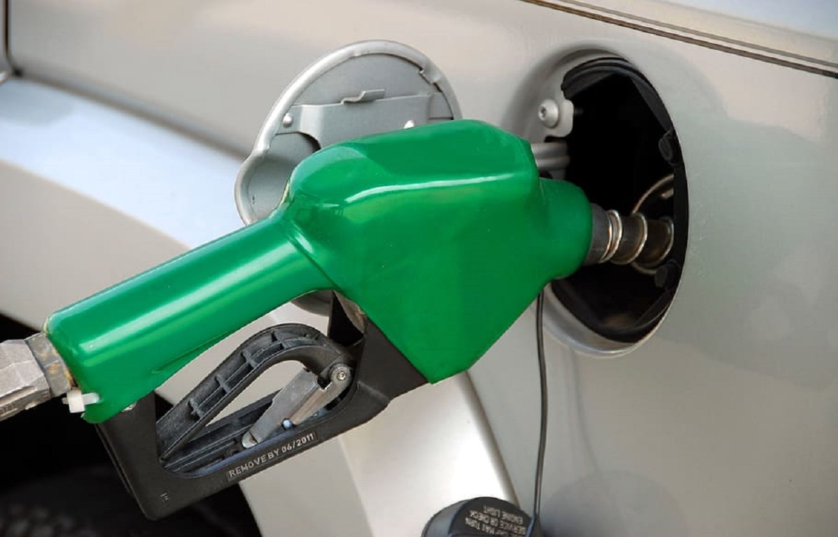 Заговор бензоколонок: Что происходит в России с ценами на автомобильное топливо