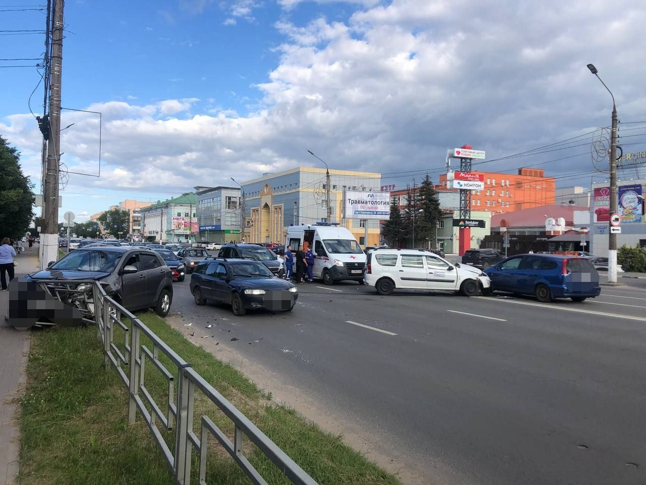 В сети опубликовано видео ДТП в Твери на проспекте Калинина