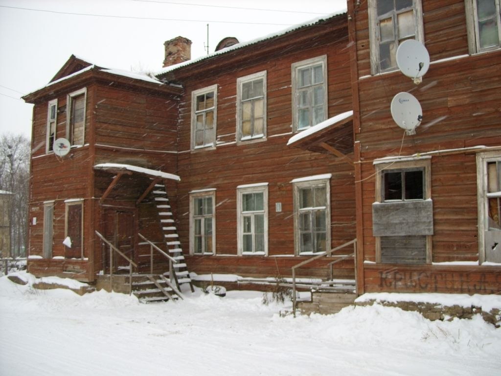Следователи в Тверской области проверяют информацию о людях, проживающих в аварийном доме постройки XIX века