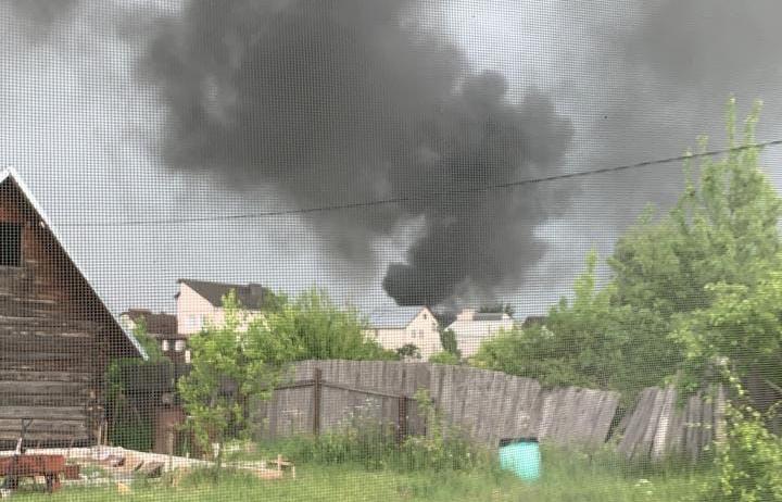 В Твери горит дом в Первомайском микрорайоне