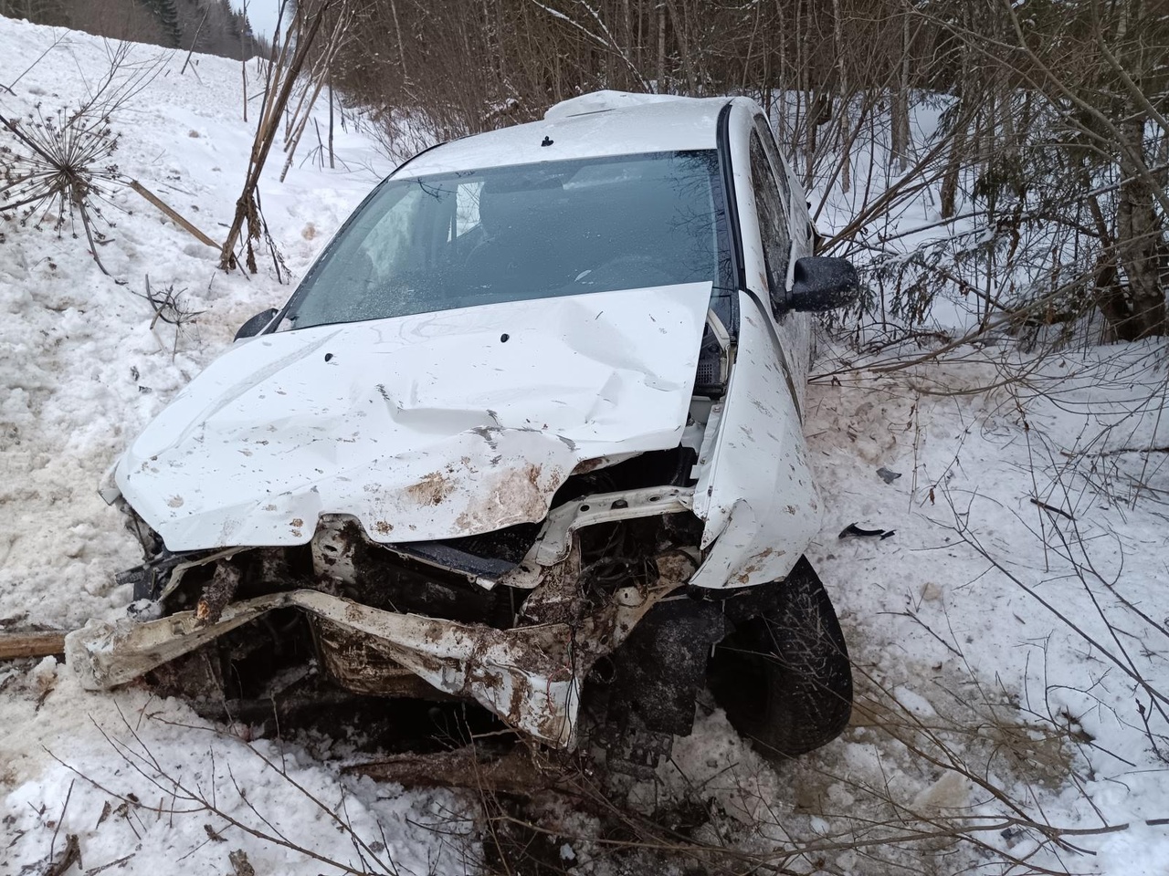 Водитель легковушки Renault пострадал в ДТП в Тверской области