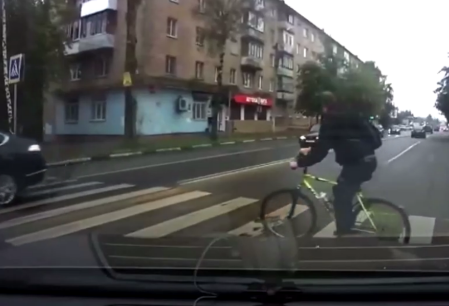 Момент наезда на велосипедиста в Твери снял видеорегистратор очевидца
