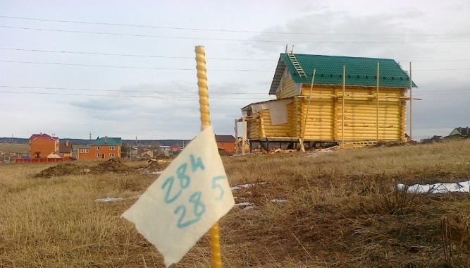 В Лихославле многодетная семья по вине администрации больше двух лет не может ничего построить на своем участке 