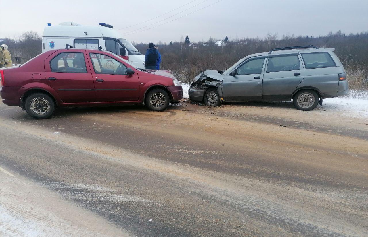 В ДТП в Нелидово пострадали пассажиры обеих машин