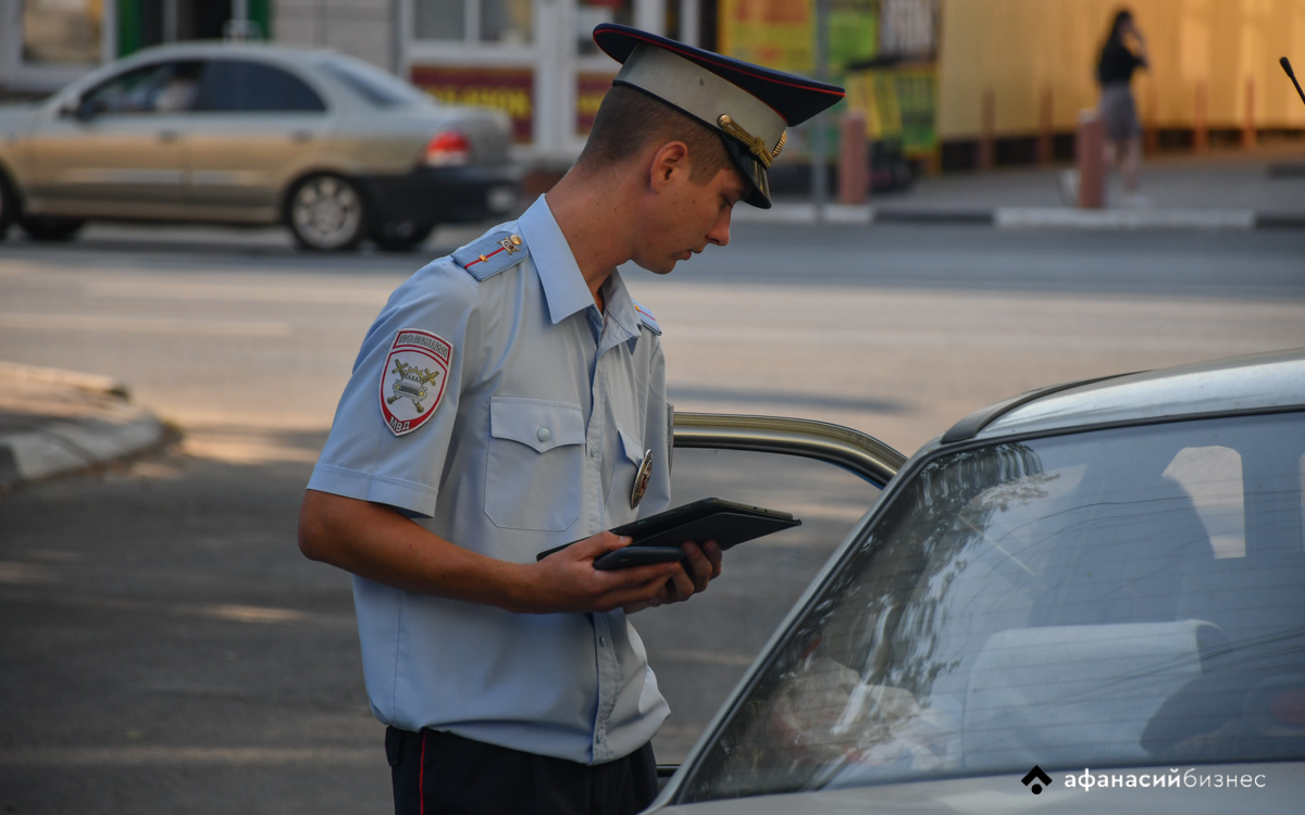 С 1 октября водителям разрешат предъявлять автоинспекторам «электронные права»