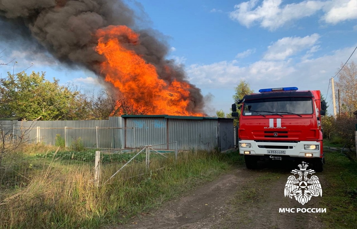 В Удомельском районе горел дачный дом