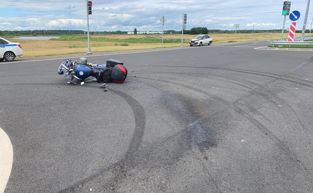 В Тверской области двое пострадали при столкновении мотоцикла и легковушки