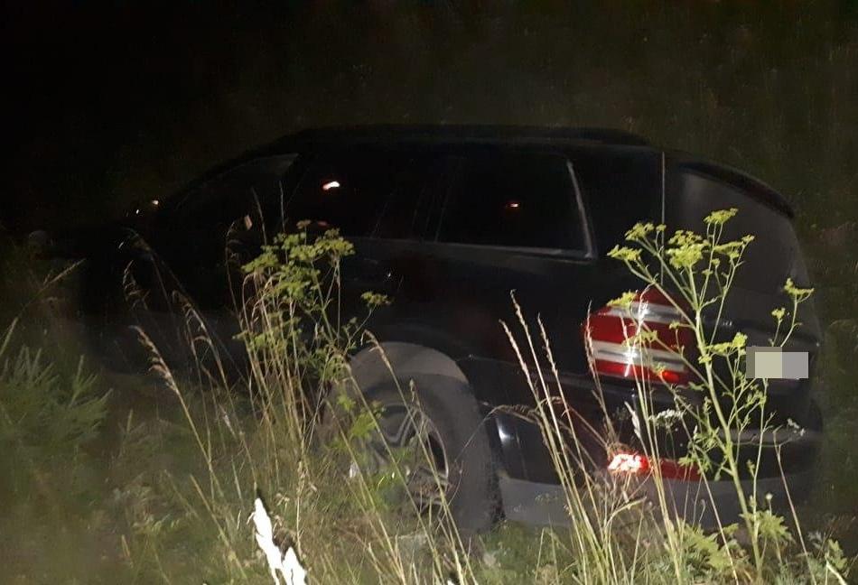 В Тверской области 18-летняя девушка получила травмы и попала в больницу, загнав Mercedes в кювет