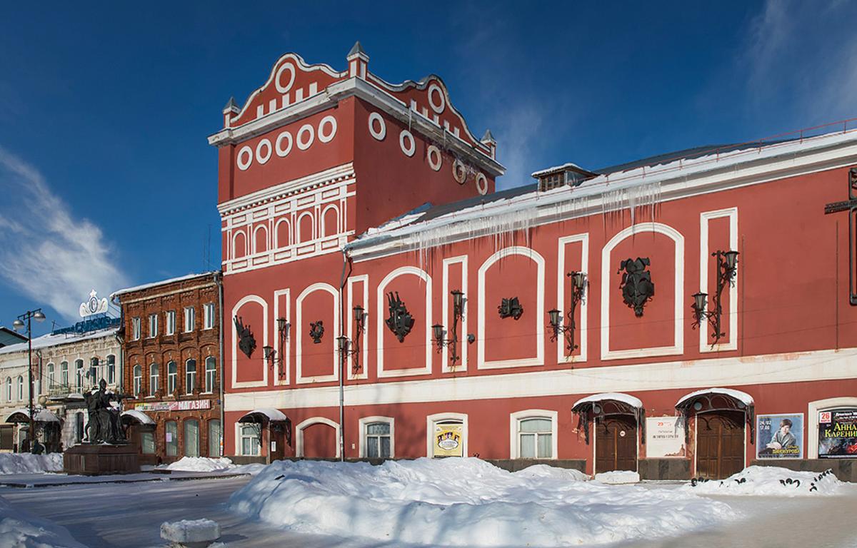 Игорь Руденя поздравил актеров и зрителей Вышневолоцкого драматического театра с его 125-летием