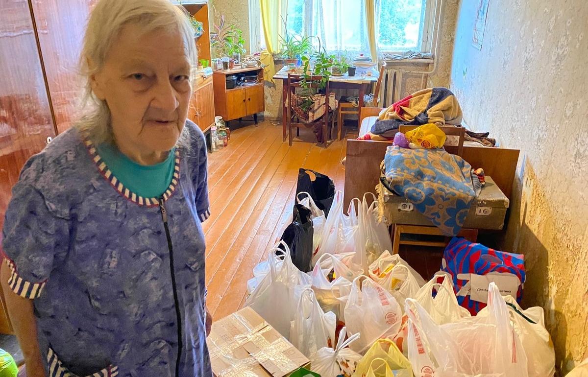 Жители Твери собрали 150 кг еды и бытовой химии одинокой бабушке и ее коту и купили холодильник - новости Афанасий