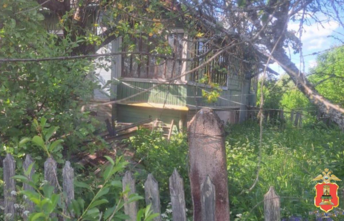 В Удомле четверо мигрантов «жили» в заброшенном доме