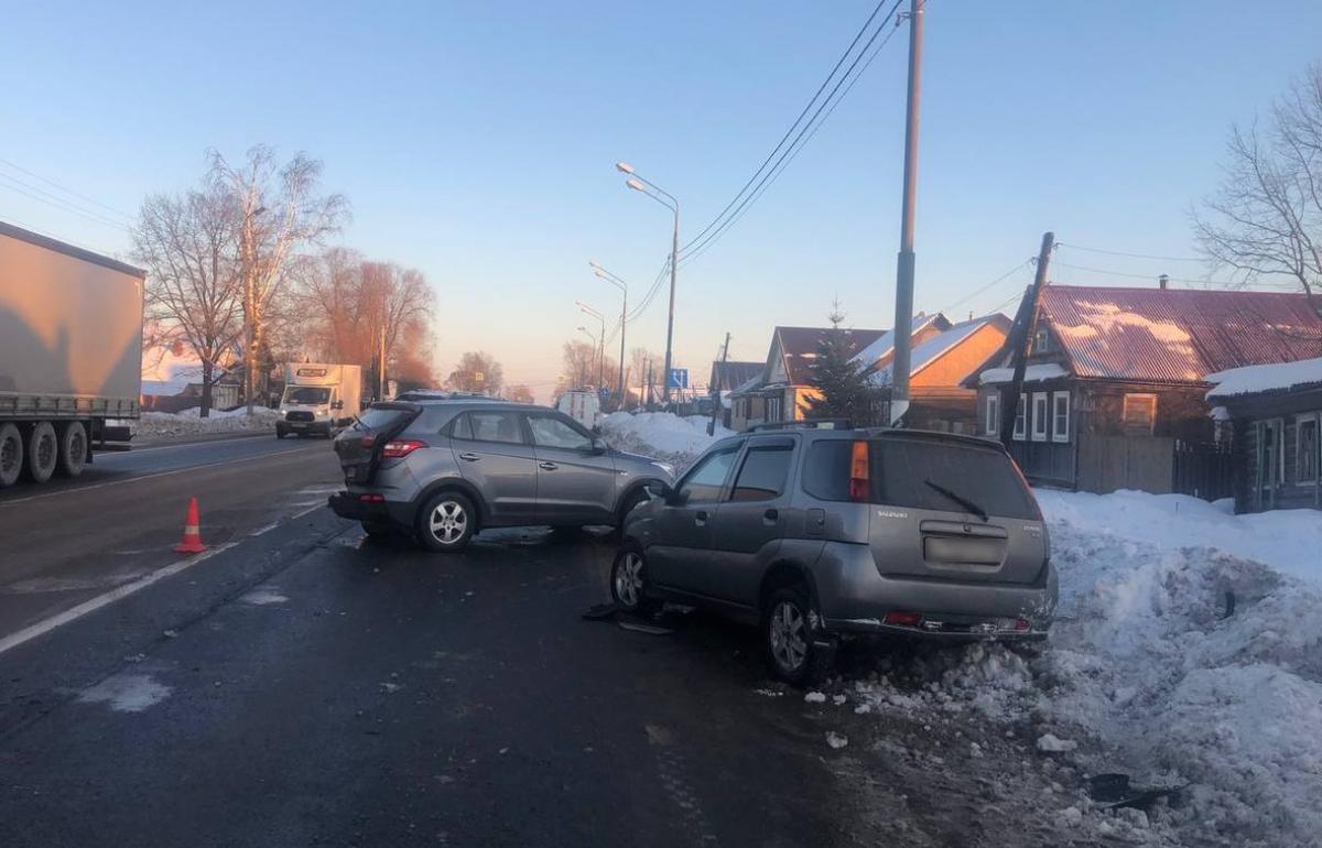 На трассе М10 в Тверской области в ДТП с тремя машинами пострадали два водителя - новости Афанасий
