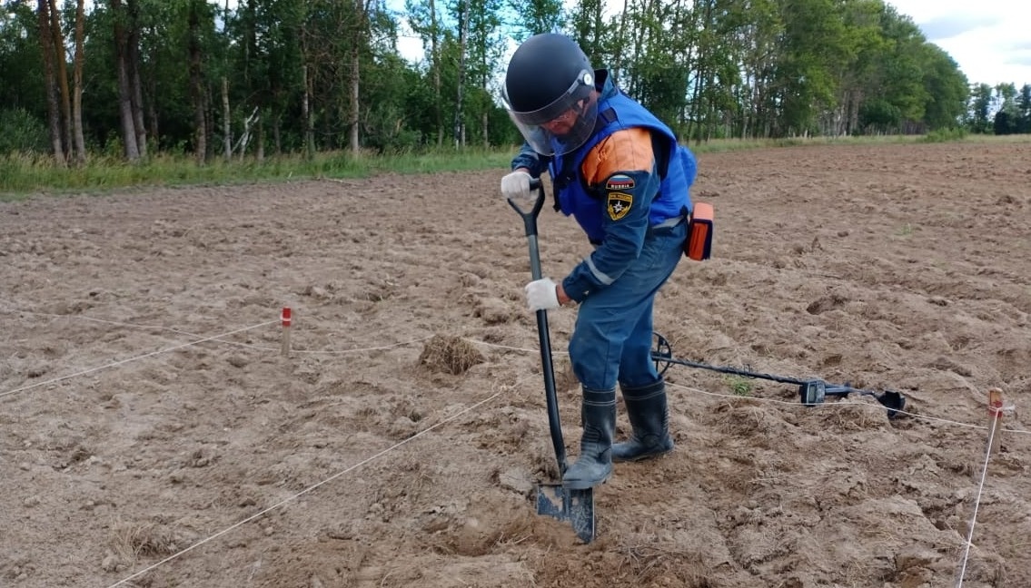 Взрывы как эхо прошлого: Тверские спасатели обезвредили снаряд и мину в Ржеве