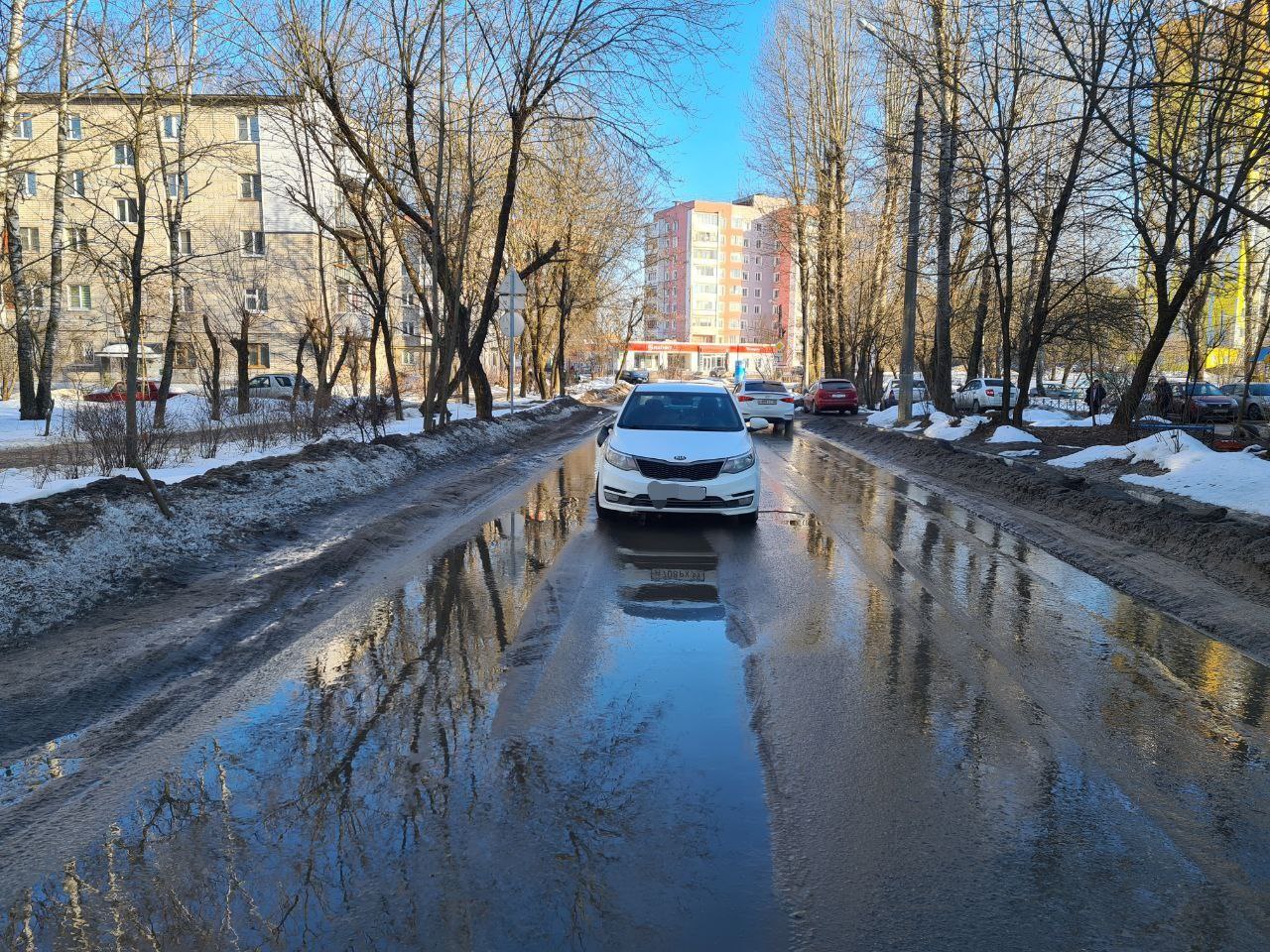 В Твери сбили ребенка, который перебегал дорогу в неположенном месте