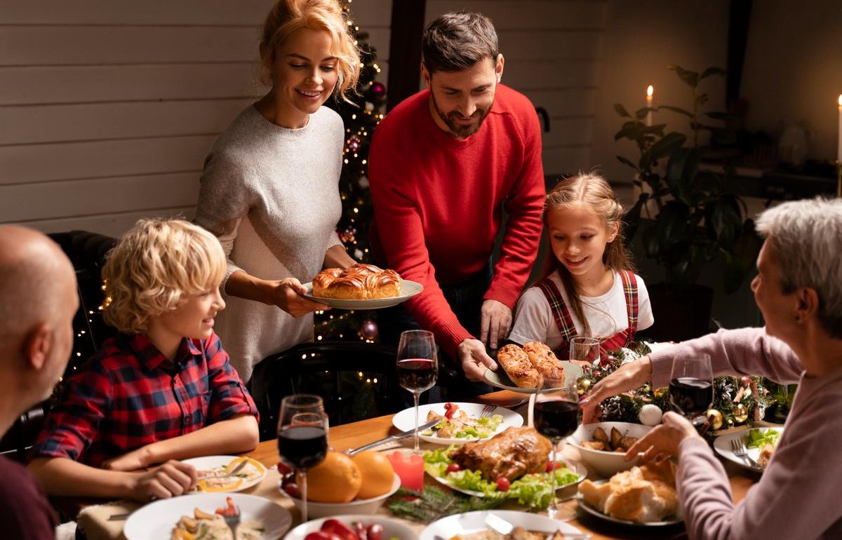 Стало известно, сколько россияне готовы потратить на новогоднее застолье Стало известно, сколько россияне готовы потратить на новогоднее застолье