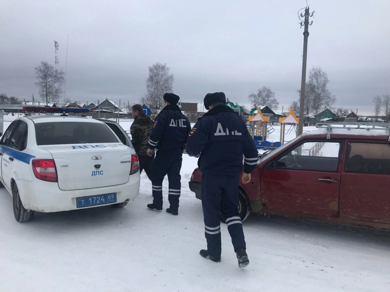 Пьяный водитель с ребенком в салоне машины пытался уйти от погони ДПС под  Тверью | 09.02.2023 | Тверь - БезФормата