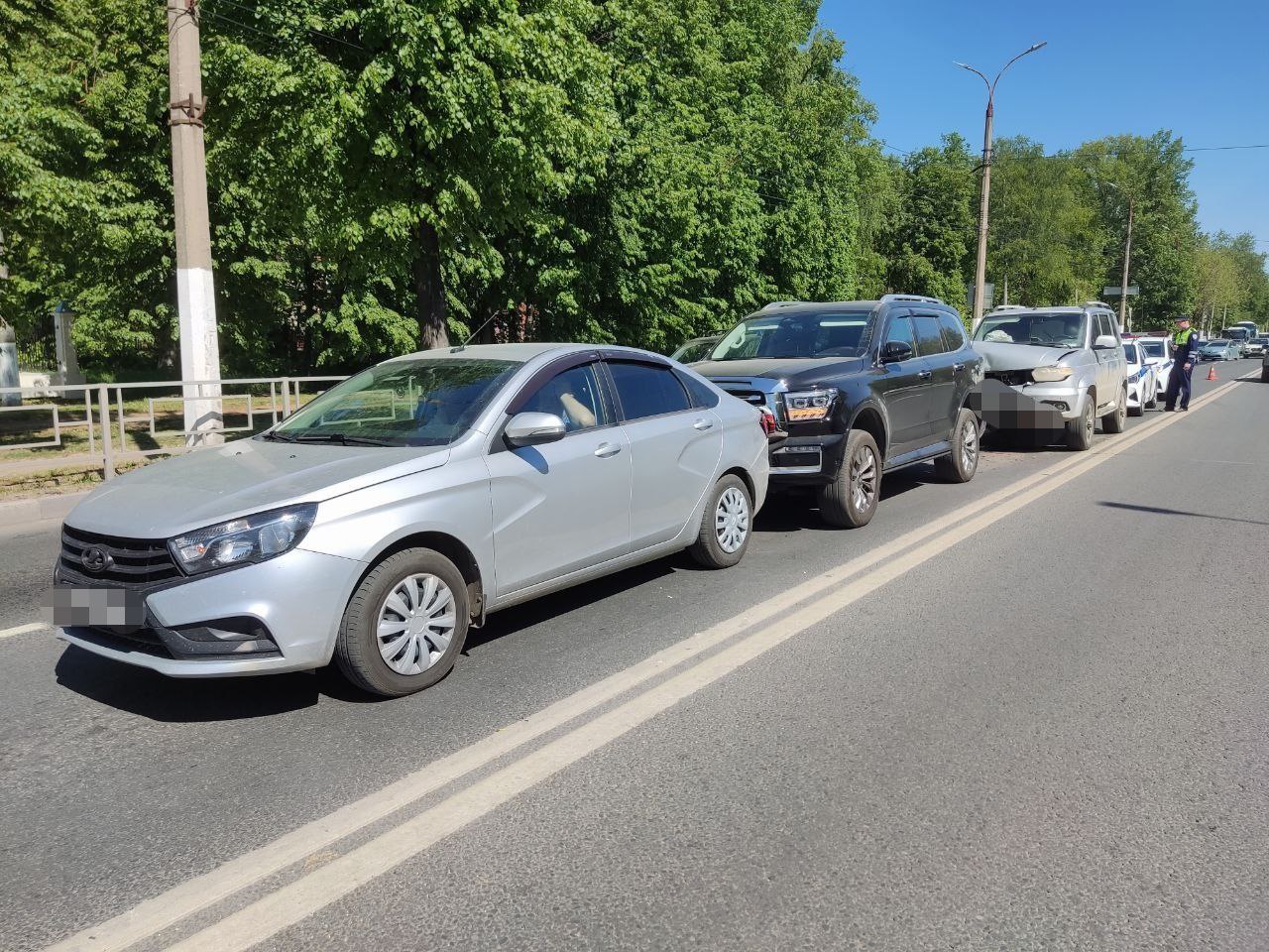 В Твери на Петербургском шоссе столкнулись три автомобиля