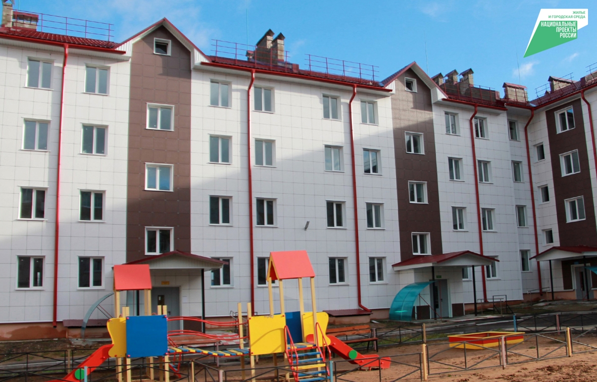 В Нелидово Тверской области жителям вручили ключи от новых квартир в рамках переселения из аварийного жилого фонда